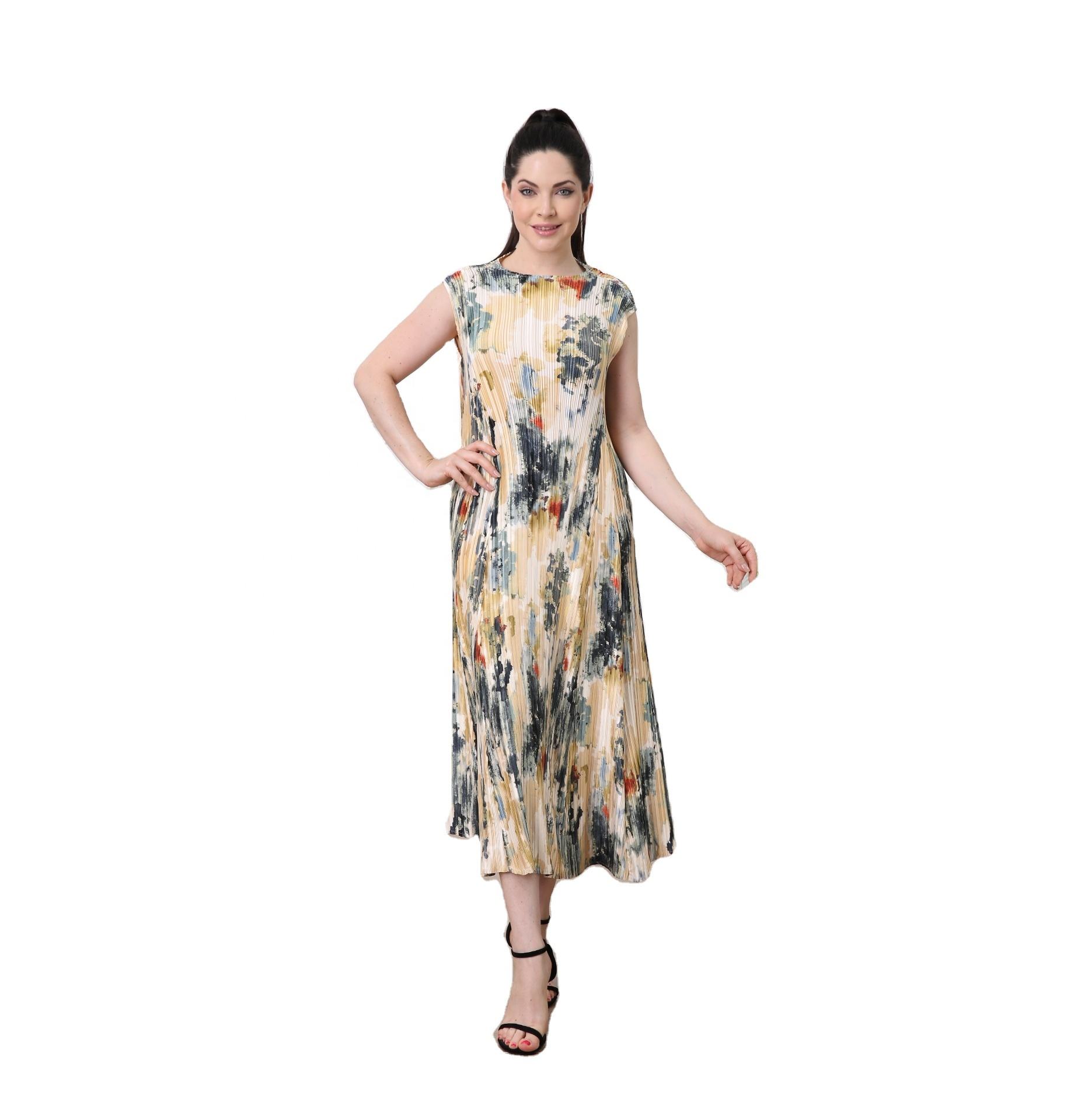 green emerald velvet dress Amazon.com: Alex Evenings Women's Long A-line Mother of the Bride Dress  with Illusion Neck and Sleeves, Navy Cap Jersey, 4 : Clothing, Shoes &  Jewelry main image 0