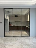 Porte coulissante en verre à cadre fin en aluminium de style européen avec poulie silencieuse et poignée minimaliste moderne pour la séparation de cuisine et de chambre