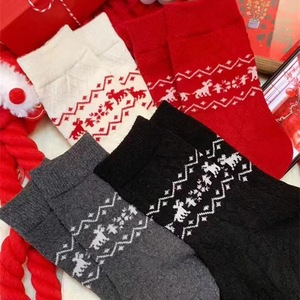 ถุงเท้าขนสัตว์แฟร์ไอส์สำหรับผู้หญิง สีแดง สีขาว สีดำ สีเทา ความหนาปานกลาง ความอบอุ่นสำหรับฤดูใบไม้ร่วงและฤดูหนาว - Product Image 1