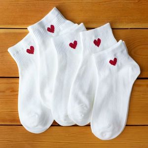 Chaussettes en coton tricoté brodé de haute qualité, motif lèvres blanches et cœurs chromés, pour femme, design personnalisé, Noël 1.1 - Product Image 5