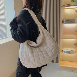 Sac bandoulière pour femme, sac à main, sac à épaule polyvalent et tendance pour femme, très vendu - Product Image 1