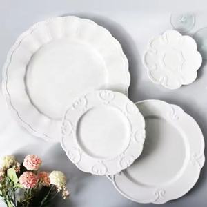 Juego de platos de porcelana de hueso en relieve hechos a mano 2024, vajilla blanca, juego de platos de restaurante, vajilla, platos de cerámica para boda - Product Image 1