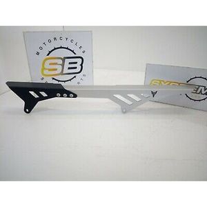 YAMAHA Paracatena Aftermarket MT-09 Tracer 900 Protezione Catena F2311-00-00 - Product Image 1