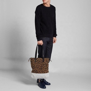 Sac à main imprimé léopard réutilisable à la mode avec logo personnalisé, sac fourre-tout unisexe en coton imprimé léopard, sac à main imprimé shopping - Product Image 4