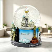 Boule de neige en verre de résine Berlin Crystal, ornement artisanal architectural de table, décor de bureau avec monument de la ville