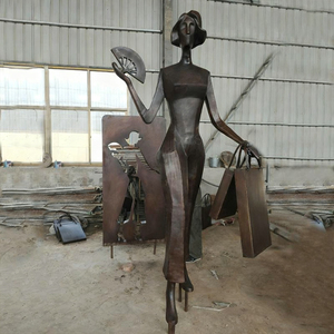 Escultura de Bronce Realista de Madre Mirando a su Hijo, Figura Decorativa con Temática de Hadas y Moda para el Hogar o el Jardín - Product Image 4
