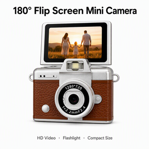 Envío Rápido en Línea, Mini Cámara Retro Tipo Flip, Pequeña Cámara Digital con Llavero LK-027 con Linterna - Product Image 1