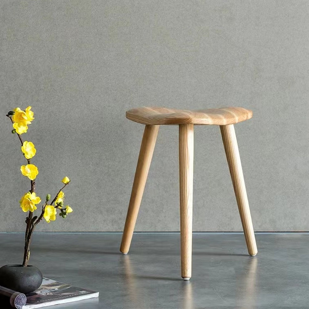 Wholesale Solid Wood Triangle Bar Chair Fashion Popular kKtchen Bar Restaurant High Foot Bar Stool