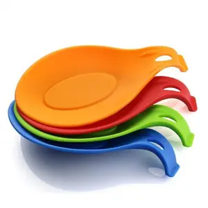 批发不粘BPA免费厨房硅胶柔性杏仁状硅胶器皿休息带多个器皿的休息