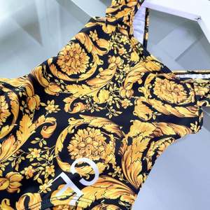 Nouvelle Arrivée Maillot de Bain Enfant Fille Taille Haute Volants Une Pièce Luxe Famille Marque Célèbre Floral Spandex/Polyester - Product Image 4