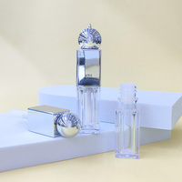 Tube de brillant à lèvres transparent avec un grand applicateur en forme de fleur, 8 ml, en plastique rond, vide, avec porte-clés