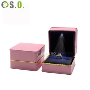 Exclusiva Caja de Joyería al por Mayor en Oro Rosa para Anillos y Collares - Product Image 3