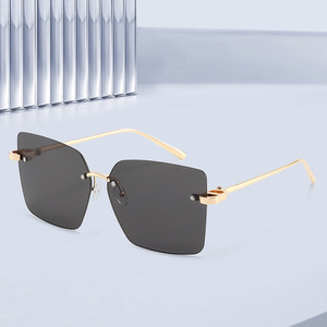 Nuovi Occhiali da Sole Senza Montatura in Metallo Oversize con Protezione UV400 Unisex, Classici e alla Moda, Disponibili in Vari Colori - Product Image 1