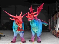 Costume de dragon rouge et bleu avec effet de fumée |   Costume de dragon animatronique à porter et à déambuler