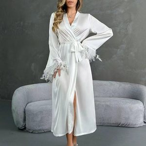 Nouvelle Robe de Nuit Sexy en Satin de Luxe à Manches Longues et Col en V Évidé pour Femme - Product Image 1