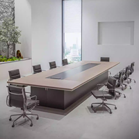 Table de conférence longue au design minimaliste, ensemble table et chaises, combinaison table longue et chaises pour grandes salles de réunion