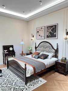 <span class=keywords><strong>Cama</strong></span> de Plataforma Estilo Americano Retro - Madera Maciza de Nogal Oscuro con Cabecera Curva Tapizada en Floral Beige y Azul - Product Image 6