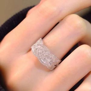Bague de fiançailles pour femme Xinfly Micro-pavé en or 18 carats pur avec diamant naturel baguette empilable de 0,85 ct - Product Image 2