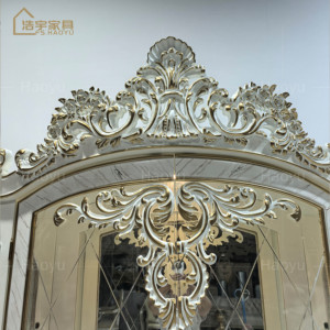 Europäischer Klassiker: Handgeschnitzter Antiker Holz-Glas-Eckweinschrank für die Küche – Präsentationsschrank für Zuhause - Product Image 5