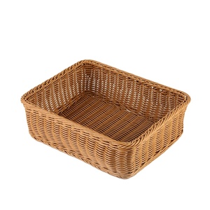 <span class=keywords><strong>Panier</strong></span> <span class=keywords><strong>à</strong></span> <span class=keywords><strong>pain</strong></span> carré en rotin plastique pour boulangerie professionnelle - Product Image 1