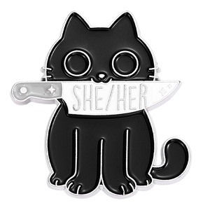 Insignia de solapa de metal esmaltado con alfabeto personalizado al por mayor, broche de esmalte de gato negro de dibujos animados SHE HER para mochila y accesorio de ropa - Product Image 6
