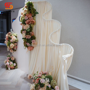SMOOTH Arche décorative en métal blanc ondulé pour accessoires de mariage, avec draperie, chapiteau, chuppah, mandap et rideau de fond - Product Image 2