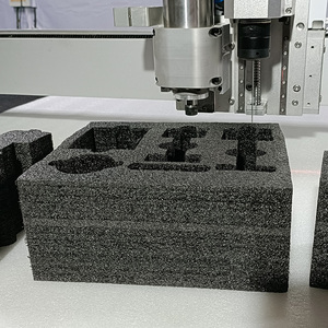 Découpeuse CNC pour emballages en mousse pour bouteilles cosmétiques et inserts de présentation de produits - Product Image 5