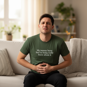 Camiseta divertida y sarcástica para personas que sufren de dolor de vientre, regalo ironico y divertido, camiseta con mensaje 'Mi vientre duele' - Product Image 2