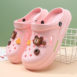 Sandales plates Crocs pour femmes, design de dessin animé beige, antidérapantes, confortables, chaussures de plage d'extérieur - Product Image 3