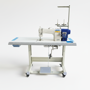 Machine à coudre <span class=keywords><strong>JUKI</strong></span> <span class=keywords><strong>DDL</strong></span>-<span class=keywords><strong>7000A</strong></span>-7 d'occasion avec moteur, point noué, coupe-fil automatique, pour vêtements - Product Image 1