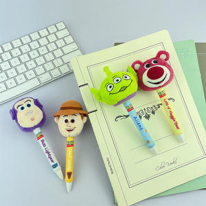 Penna a pressione Toy Story per studenti, orsetto fragola Zai Konglong a tre occhi, super morbido, in peluche corto, altezza regolabile 11-30 cm, unisex - Product Image 4