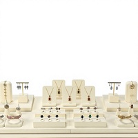 Présentoir à bijoux en microfibre pour bagues, colliers, boucles d'oreilles et pendentifs ; Support de comptoir pour bijoux, présentoir de luxe léger