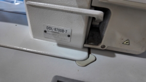 จักรเย็บผ้ามือสองญี่ปุ่น Juki DDL-8700B-7 ราคาพร้อมอุปกรณ์ตัดด้ายอัตโนมัติ ตัวยกเท้า เครื่องจักรอุตสาหกรรมสำหรับเสื้อผ้าและสิ่งทอ - Product Image 6