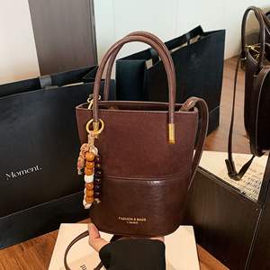 Bolso Bandolera Premium para Mujer con Cierre de <span class=keywords><strong>Cremallera</strong></span>, Cuero PU Ligero con Estampado de Marta, Diseño Espacioso para Uso Diario - Product Image 2