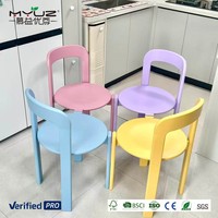 Chaise Rey empilable peu encombrante avec dossier découpé en arc, couleur personnalisée, en bois d'hévéa et frêne, pour la maison et les cafés