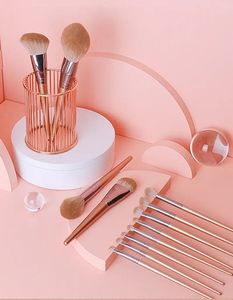 YRX Juego de 12 Brochas de Maquillaje Doradas Personalizadas con Acabado Brillante, Marca Privada, Mango Delgado, Libres de Crueldad Animal y Veganas - Product Image 6