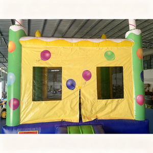 Château gonflable sur le thème du gâteau d'anniversaire pour enfants, idéal pour les fêtes et événements en extérieur - Product Image 6