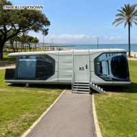 Travail à domicile avec bureau dédié pour un espace professionnel à distance, capsule spatiale