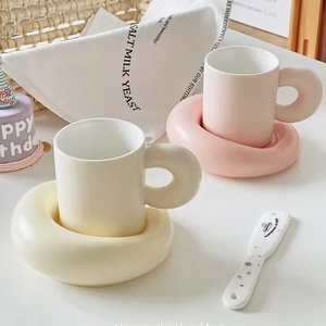 Juego de Tazas de Cerámica Cute Sense Milk Fufu de 300 ml, Diseño de Dibujos Animados con Bandeja, Apto para Lavavajillas, Taza de Café para la Oficina, Té de la Tarde - Product Image 3