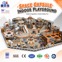 Équipement de terrain de jeu intérieur commercial pour enfants, thème capsule spatiale personnalisée 2026, avec trampoline, toboggan, structure d'escalade et piscine à balles