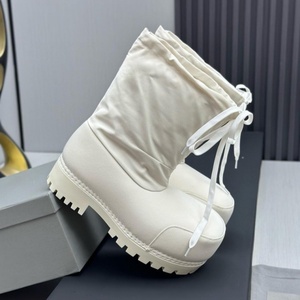 Bottes de ski pour hommes à bout rond exagéré et brillant, bottes de neige mi-montantes super douces pour femmes, style mode - Product Image 1