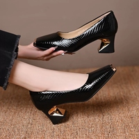 Escarpins à bout carré imprimé serpent pour femme, avec embout métallique et talon bloc épais, pour le printemps, l'automne, le bureau, les occasions formelles et le quotidien