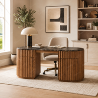 Bureau d'écriture sculptural en chêne cannelé, plateau en marbre naturel, 2 tiroirs, 2 portes, table de bureau de luxe pour projets d'aménagement de penthouse