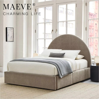 Lit double contemporain minimaliste de luxe léger, couleur personnalisée, en bois massif, avec tête de lit cintrée entièrement recouverte de tissu et rangement intégré