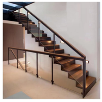Escalier flottant droit en bois massif et acier pour intérieur, style industriel, marches fermées en métal, éclairage LED, verre, moderne, pour hôtel et villa