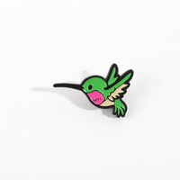 Épinglette en émail Colibri de dessin animé personnalisable, style antique et moderne, couleurs vives, badge de revers en métal, oiseau en vol, accessoire de décoration pour la remise des diplômes