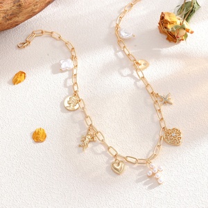 Collier de plage d'été superposé style bohème en émail irrégulier motif floral, avec breloques animaux marins, coquillages, conques et étoiles de mer - Product Image 3