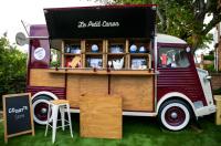 Remorque alimentaire Texas BBQ avec fumoir et grill commerciaux pour la vente de brisket, de côtes et de saucisses aux marchés, festivals, événements et services de traiteur