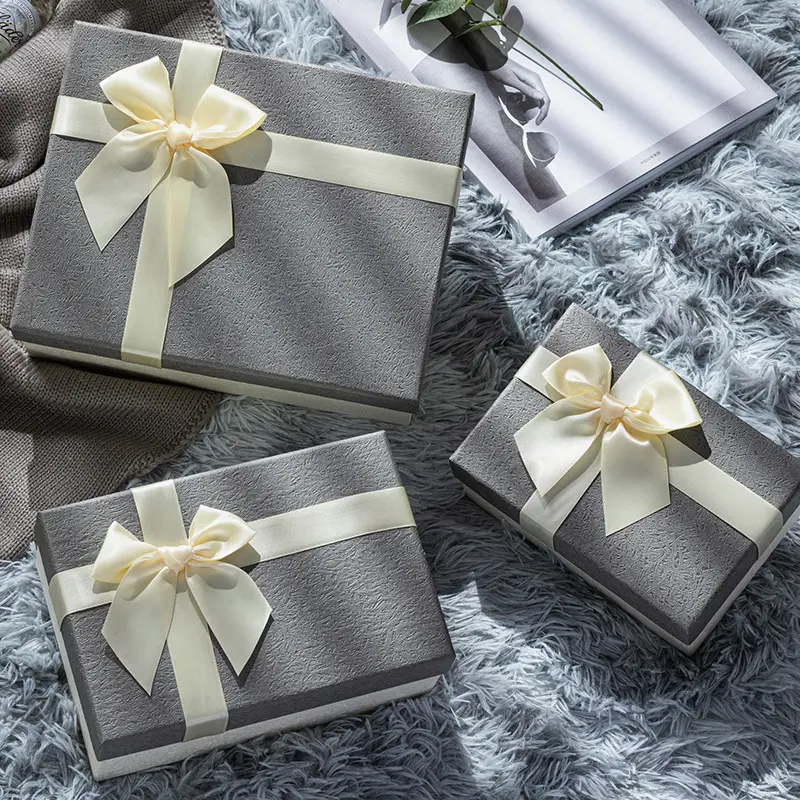 Scatola di imballaggio regalo di carta fiore quadrato all'ingrosso Bowknot Candy Led carta grigio chiaro portagioie regalo