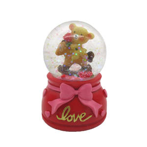 Globo <span class=keywords><strong>di</strong></span> acqua per cani dipinto a mano ispirato al globo <span class=keywords><strong>di</strong></span> san valentino in resina a forma <span class=keywords><strong>di</strong></span> lettera <span class=keywords><strong>di</strong></span> cane - Product Image 3